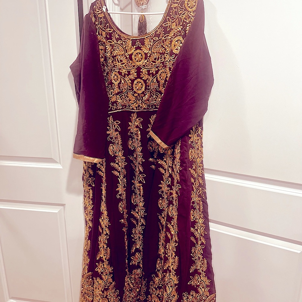 Very beautiful Indian outfit.